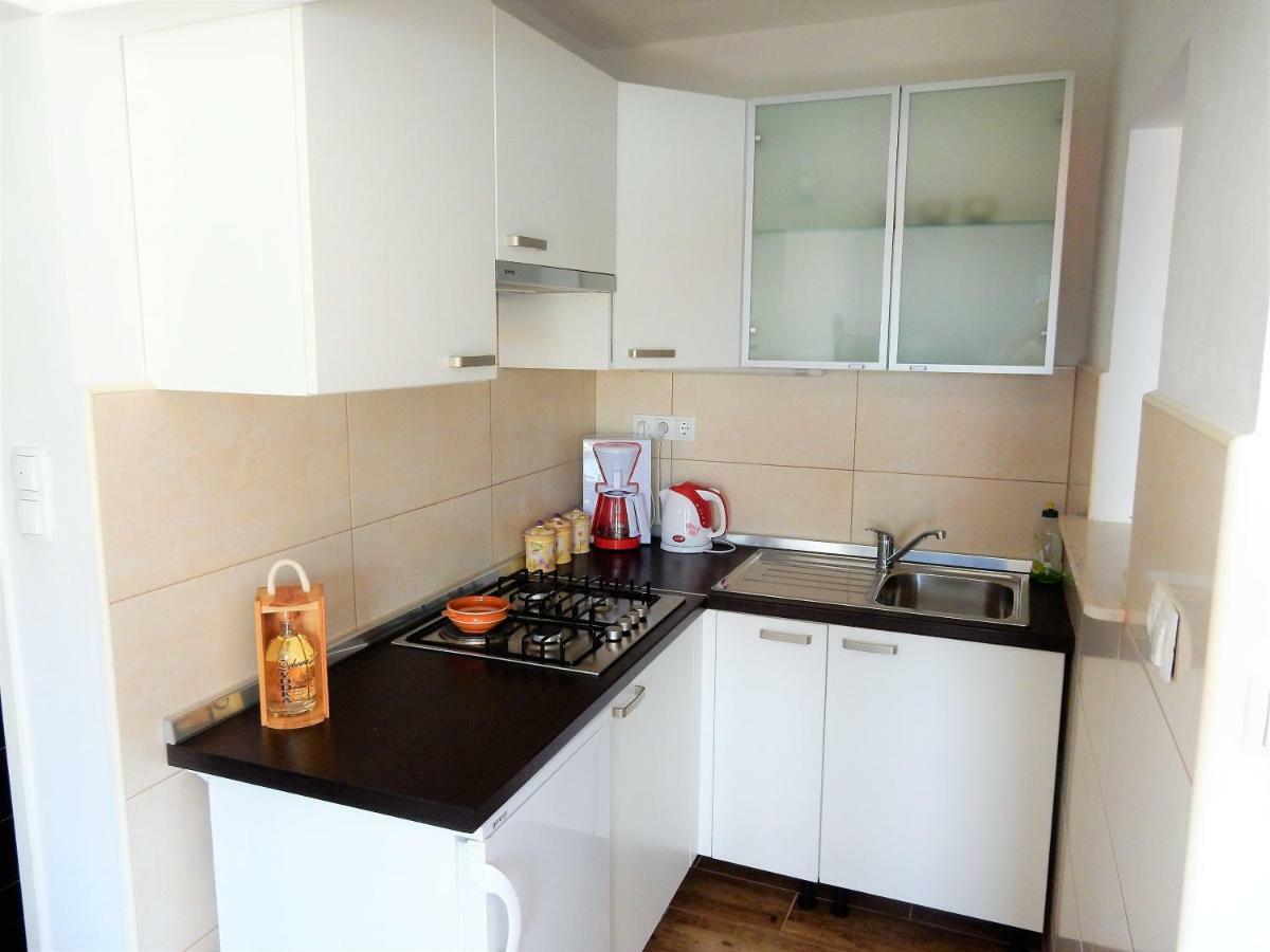 Apartments Indira Ловиште Экстерьер фото