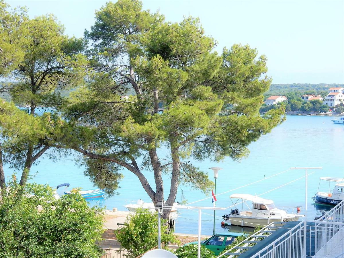 Apartments Indira Ловиште Экстерьер фото